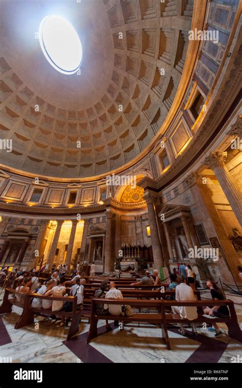 Dome of Pantheon in Rome Stock Photo - Alamy