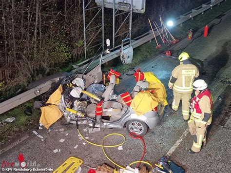 D Zwei Eingeklemmte Fahrer Nach Pkw Frontalzusammensto Bei Borgstedt