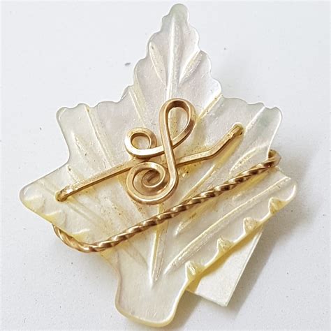 Mother of Pearl Carved Leaf Brooch – Alexa's Treasures