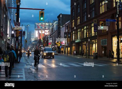 Yonge street toronto night hi-res stock photography and images - Alamy