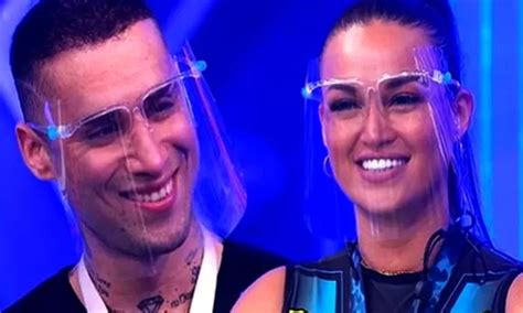 Jota Benz Y La Complicidad Con Evelyn Arizaga Para Grabar Canci N Para