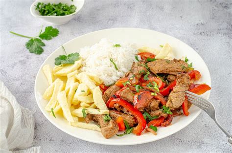 Lomo saltado auténtica y sencilla receta peruana para cocinar en casa