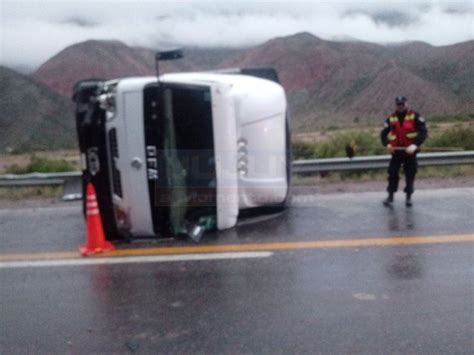 Impresionante vuelco en Ruta Nacional Nº 9