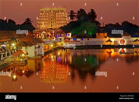 Ponds Sri Padmanabhaswamy Temple Fotos Und Bildmaterial In Hoher