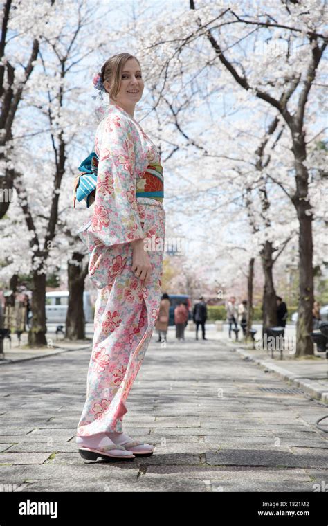 Cherry blossoms in Gion Kyoto Stock Photo - Alamy