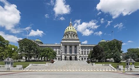 Harris Wofford, activist who served in Senate, dies at 92