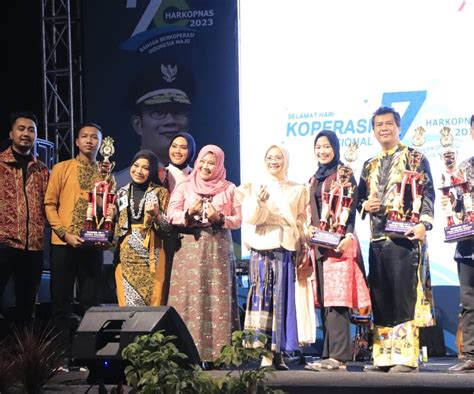 Meriahkan Hari Koperasi Ke 76 Pemkab Bekasi Gelar Lomba Fashion Show