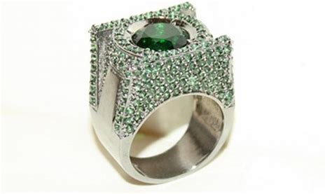 This Amazingly Tacky Green Lantern Ring Is Worth $1,000 | The Mary Sue