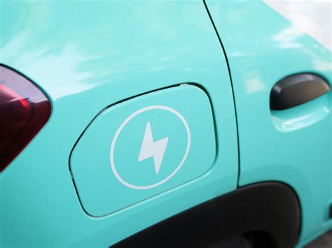 Cómo es y cuánto cuesta convertir en eléctrico un auto con motor de