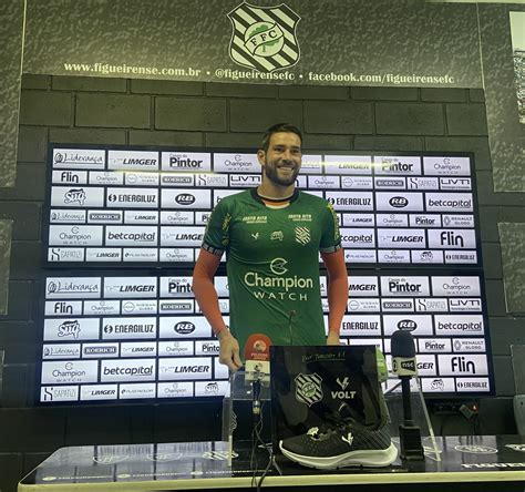 Figueirense apresenta três reforços Gabriel Gasparotto Otávio Gut e