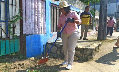 Encabeza Abelina López brigada de limpieza en Pie de la Cuesta