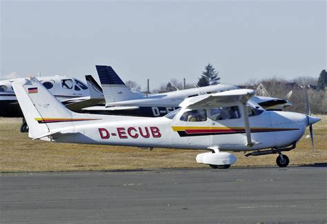 Sportflugzeuge Cessna Skyhawk Fotos Flugzeug Bild De