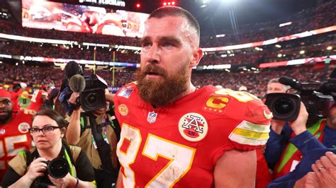 Watch Travis Kelce Gets Emotional During Jasons Retirement Speech