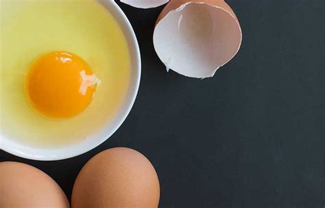 बालों में अंडा लगाने के फायदे Benefits Of Eggs For Hair In Hindi