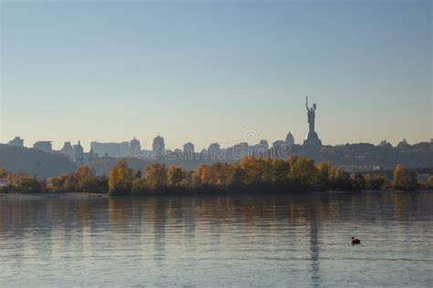 Vue Sur La Rive Droite Du Fleuve Dniepr De La Digue De Kiev Dniprovska