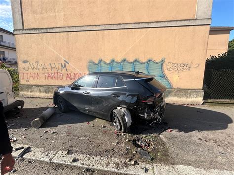 Incidente A Pavia Ubriaco Alla Guida Si Schianta Contro Due Auto