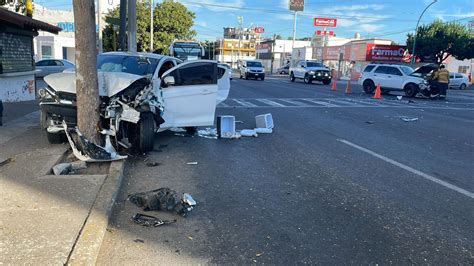 Se impactan dos vehículos en crucero de Culiacán uno de los