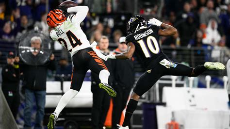 Cincinnati Bengals Defensive Back Vonn Bell Intercepts Baltimore Ravens