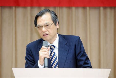 陳明通出書稱論文抄襲「世紀冤案」 媒體人啞然失笑：可惜沒找「他」推薦