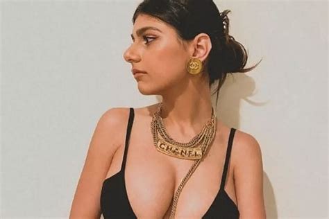 Mia Khalifa Draws Attention In France After Posing On A Balcony Wearing