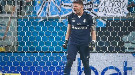 Grando deve terminar a temporada como goleiro titular do Grêmio