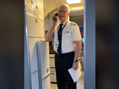 Video Of Emotional Pilots Retirement Speech On His Final Flight Goes Viral Trendradars