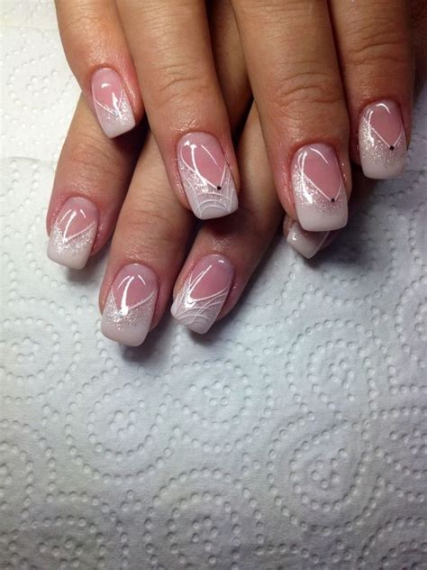 Dezentes Nageldesign Bilder