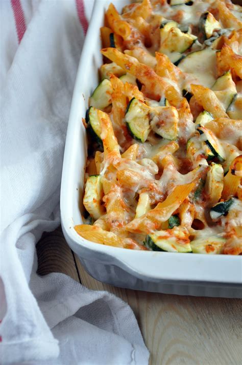 Makaron Penne Zapiekany Z Cukini I Mozzarell W Sosie Pomidorowym