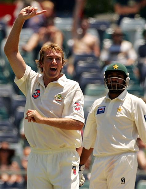 Glenn McGrath acknowledges the applause | ESPNcricinfo.com