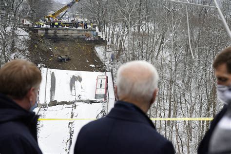 Biden Visits Collapsed Bridge Touts Infrastructure Law News Sports Jobs The Nashua Telegraph