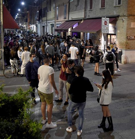 Ferrara Chiude La Cornetteria In Piazza Verdi Basta Alcol E Movida