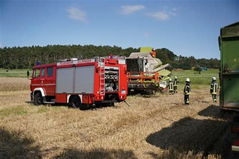 Ellringen Brennt Mähdrescher Feuerwehr Bleckede