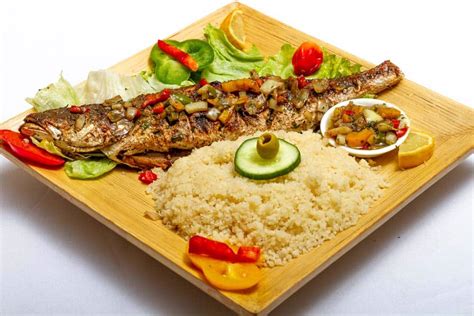 POISSON BRAISÉ TILAPIA ATTIÉKÉ SEMOULE DE MANIOC Akwaba Chez Betty