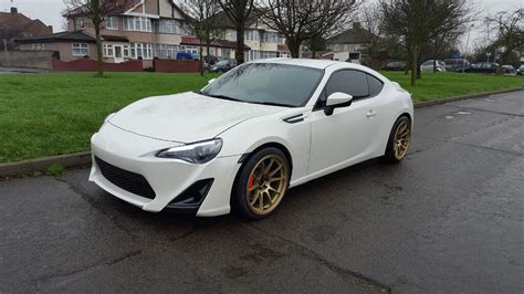 2014 Toyota GT86 Pearl white cherished example Nav/leather/extras ...