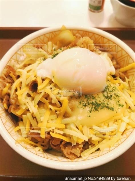 チー牛、三色チーズ牛丼の特盛りに温玉付きをお願いします。の写真・画像素材 3494839 Snapmart（スナップマート）