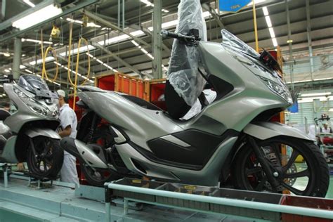 Honda Hadirkan Pcx Dengan Warna Baru Harga Motor Matic Honda Pcx