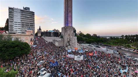 Rosario Gremios Marcharon Para Rechazar El Dnu De Milei