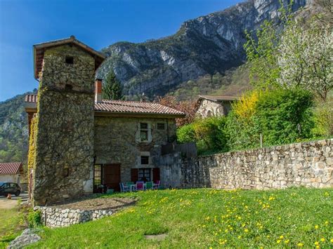 Le Chateau de St Ours Gîte à Veurey Voroize Noorea