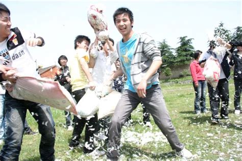 Pillow fight Game - Spluch - Interesting/Fun Stuff From Around The World