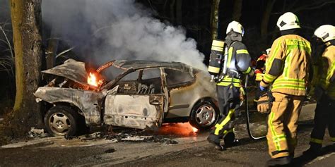 Tödlicher Unfall in Dorsten Auto prallt gegen Baum und fängt Feuer