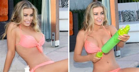 Baywatch Babe Carmen Electra Flaunts Sexy Figure In Skimpy Bikini