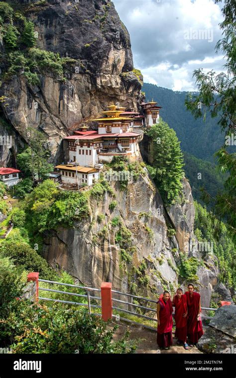 Hiking To Tiger S Nest Bhutan On The Trans Bhutan Trail Stock Photo Alamy