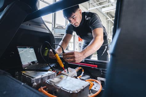 Ausbildung Zum Zur Kfz Mechatroniker In M W D Schwerpunkt System Und