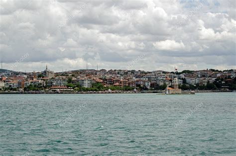 Vista desde el estrecho del Bósforo del distrito de Uskudar de Estambul