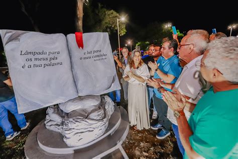 Prefeito inaugura Monumento à Bíblia e ressalta importância para a fé