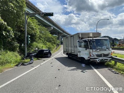 快訊／國1八堵交流道貨車追撞 自小客零件噴飛車體變形4人傷 Ettoday社會新聞 Ettoday新聞雲