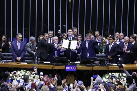 Ao promulgar a reforma tributária Congresso mostra a força da