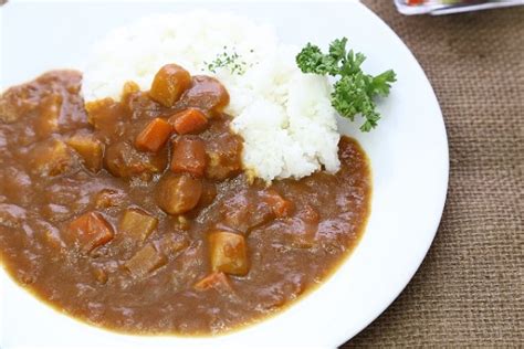 「大阪人はカレーを全部混ぜてから食べる」は本当なのか 食べ方めぐって議論 キャリコネニュース