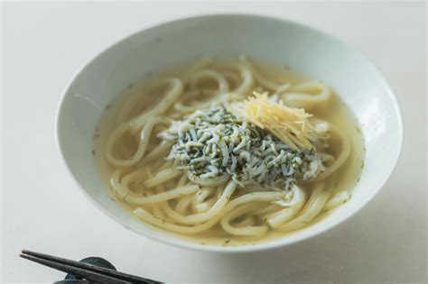 写真 1ページ目シンプルだけど絶品「しらすと青のりのうどん」。ホッとする味わいで子どもも大満足＜長谷川あかりさんレシピ