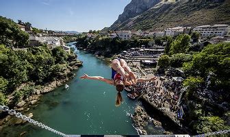 Zabytkowy Most Skoki Do Wody Z M I Adrenalina Te Zdj Cia Zapieraj